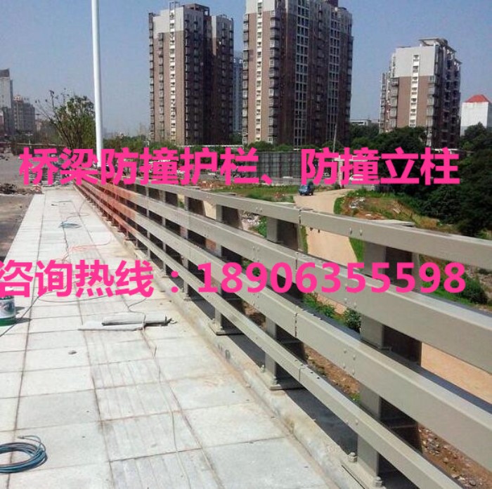 橋梁防撞護欄，防撞立柱